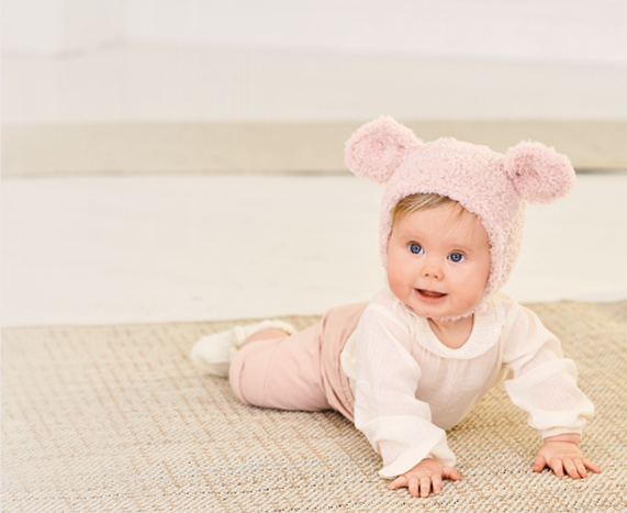 Gestrickte Kleidung für Babys