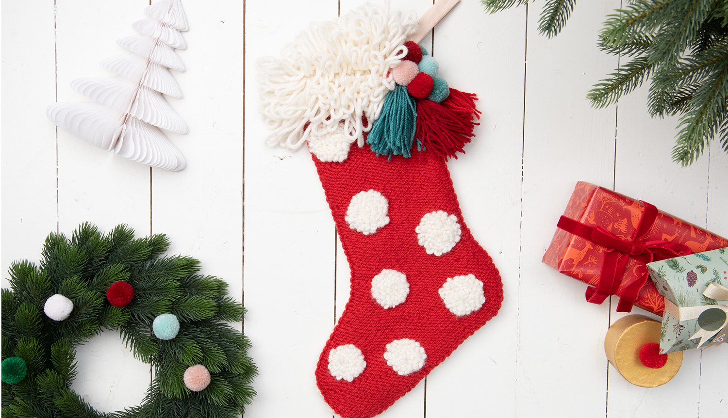 Anleitung gepunkteter Punch Needle Weihnachtsstrumpf