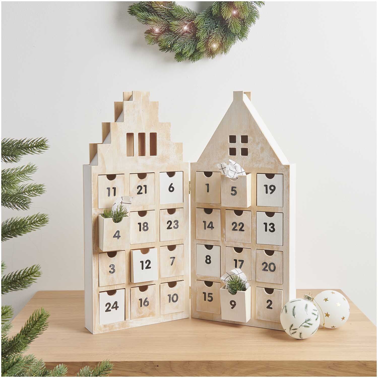 Adventskalender Haus aus Holz 46,5x51x5cm